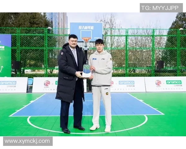 姚明亲临汽车展览现场与粉丝互动分享篮球与汽车的精彩故事