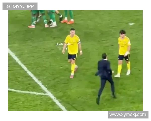 德甲惊天冷门里昂以4-0战胜曼联引发全场震动与热议 德甲惊天冷门里昂以4-0战胜曼联引发全场震动与热议