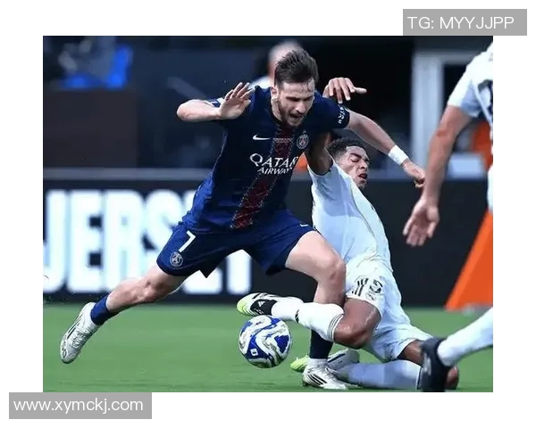 国王杯巴萨大胜巴黎圣日耳曼帽子戏法引发争议判罚全场沸腾