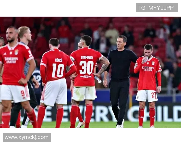 欧冠激战：曼联6-2逆袭拜仁神奇扑救引发争议判罚全场沸腾